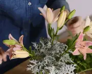 Fazer Arranjos de Flores e Vasos Criativos (2)