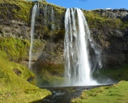 Paisagens-naturais-Seljalandsfoss-falls-3