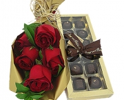 ramalhete-de-rosas-e-chocolate_4cacc16e4b9f4